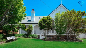 Blake House - SPECIAL OFFER STAY 3 PAY for 2 OR 25PERCENT OFF MIDWEEK, Kiama